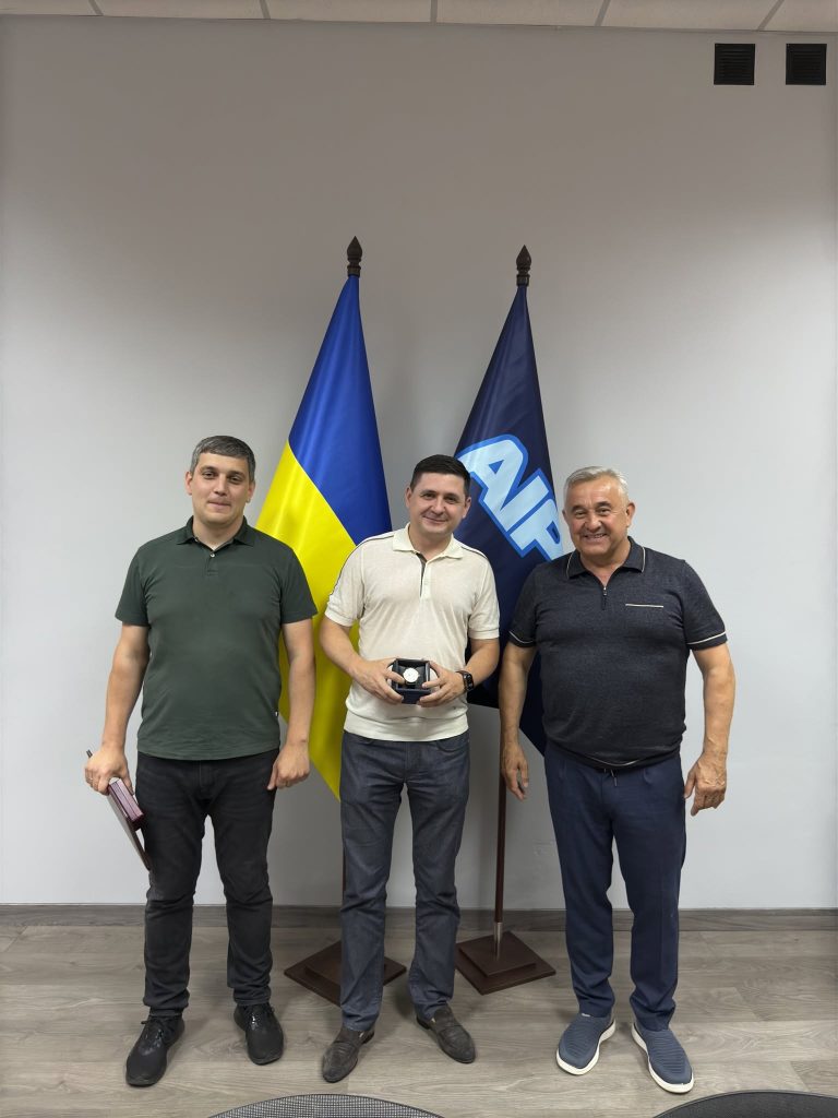 З нагоди Дня Конституції України у ДП «Агентство з ідентифікації і реєстрації тварин» відзначено працівників за вагомі професійні досягнення